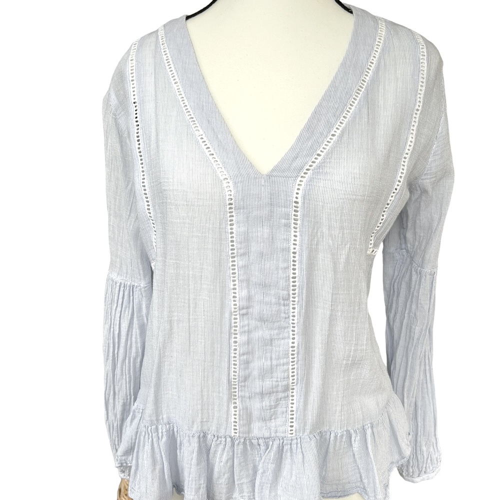 Super cute Gap boho top with embroidered accents size small